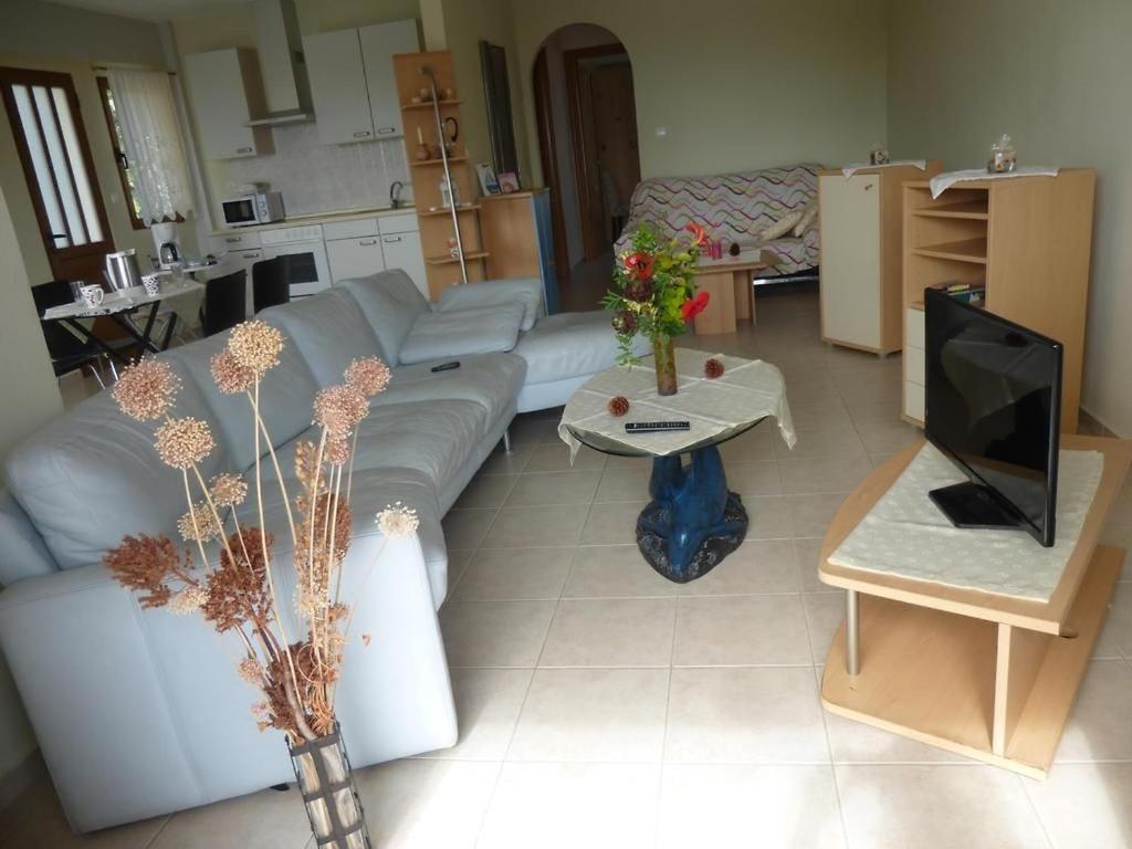 Anesis Apartments Agia Marina  Экстерьер фото